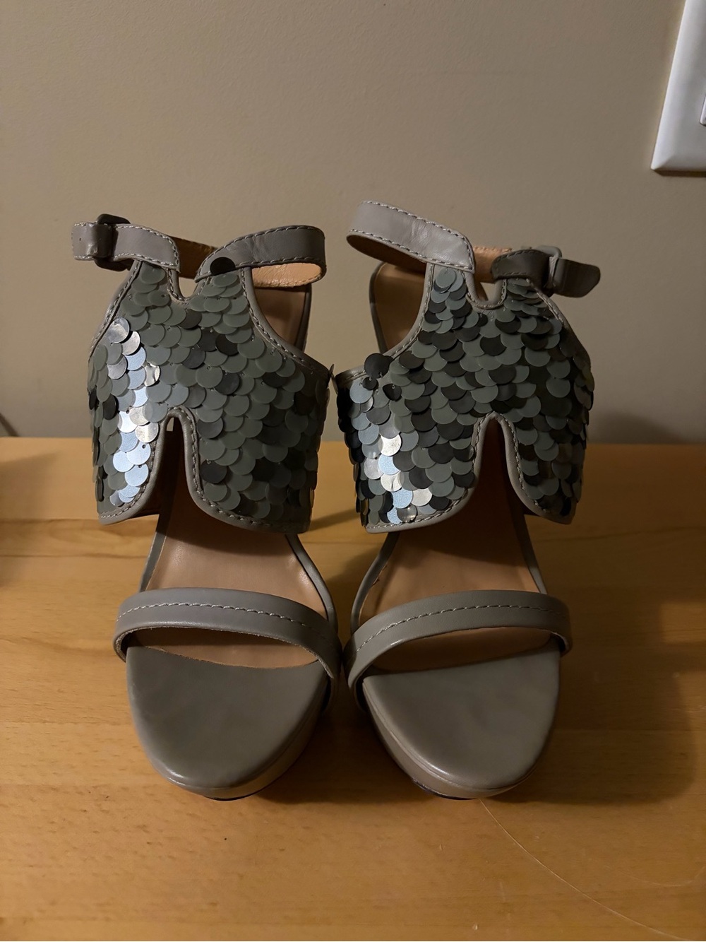 L.A.M.B. Gray Sequin Accent Women’s Dress Sandals Sz 10 M